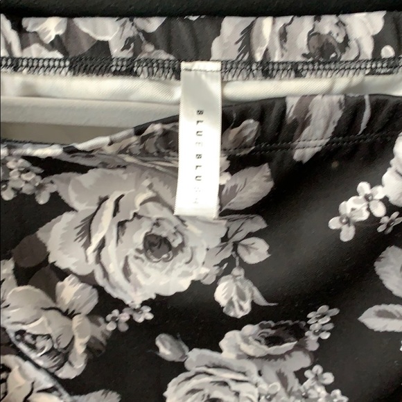 ✨2 for $15 - Black floral dress - Picture 2 of 2